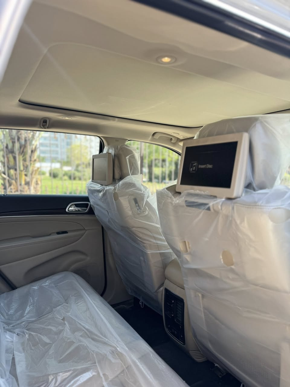 السلام عليكم
جيب 2018 خليجية لمتدد بلاص 3 شاشات 
كفالة من الصبغ والتبديل
جديدة سيارة ومناقصه شي
السعر 24.300$ وبيه مجال بسيط
مكاني بغداد السيدية
***********
