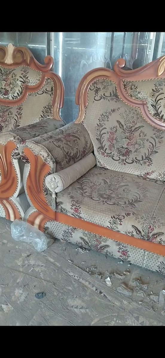 تخم مستعمل قليل قماش وفسنج جديد اي ضرر ما بي عنون بابل سده الهنديه مقبيل مفرك فراشه سعر 180 وبي مجال رقم ***********
