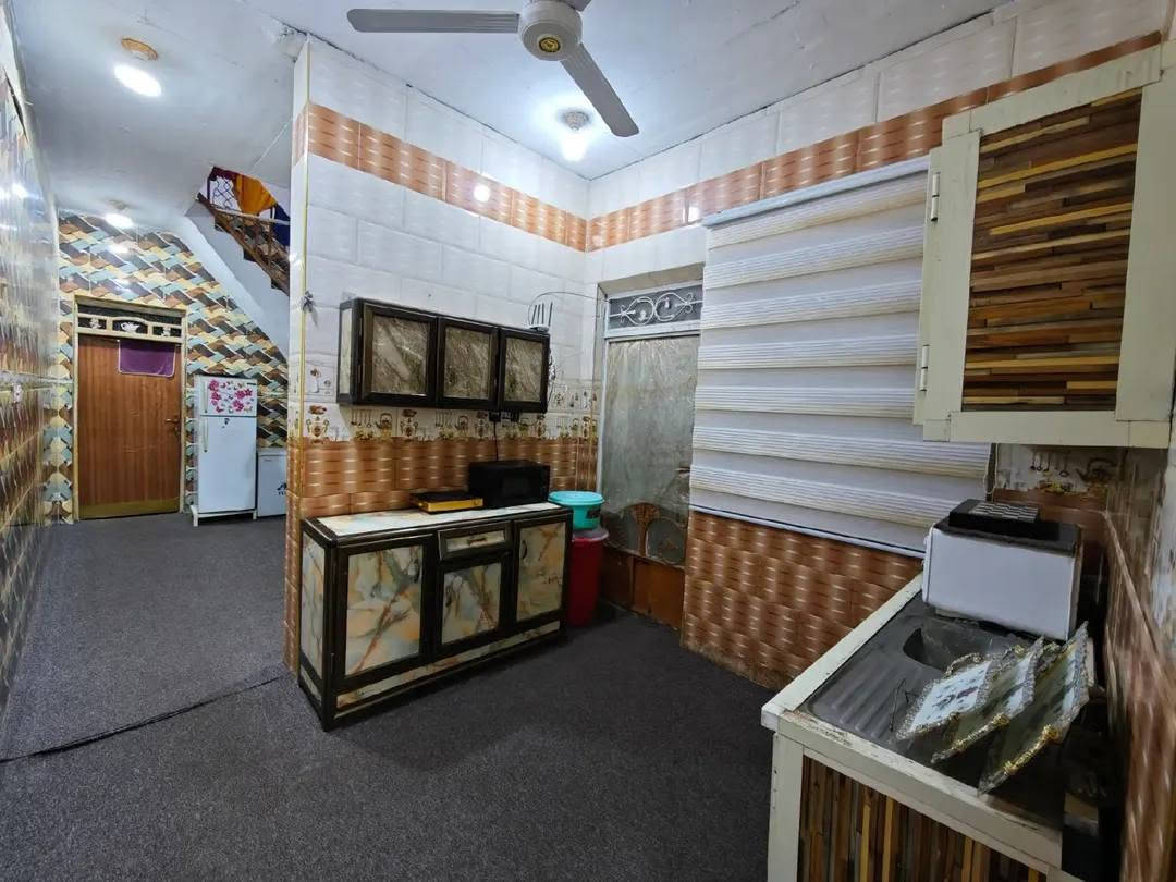 🏠 دار للبيع - المربع الأول (عبچية) 🏠
السعر الكلي مع المبادرة : 105 مليون دينار عراقي.
مطلوب مبادرة : 51 مليون دينار.
تنطي مقدمه 54 والباقي تبدل كفيل وتسدد
القسط الشهري: 320 ألف دينار فقط.
✅ نظام الدفع (بوجود كفيل): 
فرصة مميزة للسكن والاستثمار في موقع استراتيجي بضهر شارع 50.
🏗️ تفاصيل العقار:
المساحة: 100 متر طولاني
عدد الطوابق: طابقين.
🧱 توزيع الغرف:
🔹 الطابق الأول (بناء كونكريت):
غرفة نوم 🛏️
استقبال واسعة 🛋️
صالة مريحة ✨
مطبخ 🍳
مجموعة صحيات 🚿
منور لتهوية ممتازة ☀️
🔹 الطابق الثاني (بناء عگادة):
غرفتين نوم 🛌
مجموعة صحيات 🚽
مخزن إضافي 
السعر الكلي مع المبادرة : 105 مليون دينار عراقي.
مطلوب مبادرة : 51 مليون دينار.
تنطي مقدمه 54 والباقي تبدل كفيل وتسدد
القسط الشهري: 320 ألف دينار فقط.
✅ نظام الدفع (بوجود كفيل):
📞 للاستفسار والتواصل:
يرجى الاتصال على الرقم:
*********** ☎️🤳
🏢 مكتب محمد عمار للعقار
📌 ملاحظة: المكتب مجاز رسمياً وحكومياً من قبل الدولة.
"أعرض عقارك بأمان.. وخلي الباقي علينا" ✨🤝

