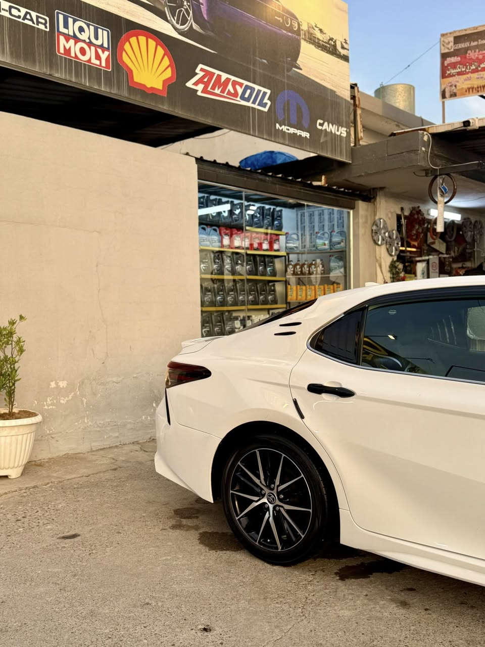 السلام عليكم تيوتا كامري للبيع موديل 2022 🔥
فئة SE 
السيارة بوضع الشركة 
وارد امريكي 
ماشية 65الف ميل 
ضررها : قبغ صندوق بي بارد على كد الشبر فقط 
الضرر مرفق في الصور . 
مكينة وكير بحاله الوكاله 
السيارة استخدام شخصي وحيل نظيفة 
رقم السيارة اربيل تحويل ثاني يوم 

عنوان السيارة موصل 
للتواصل على الرقم : ‭***********‬
