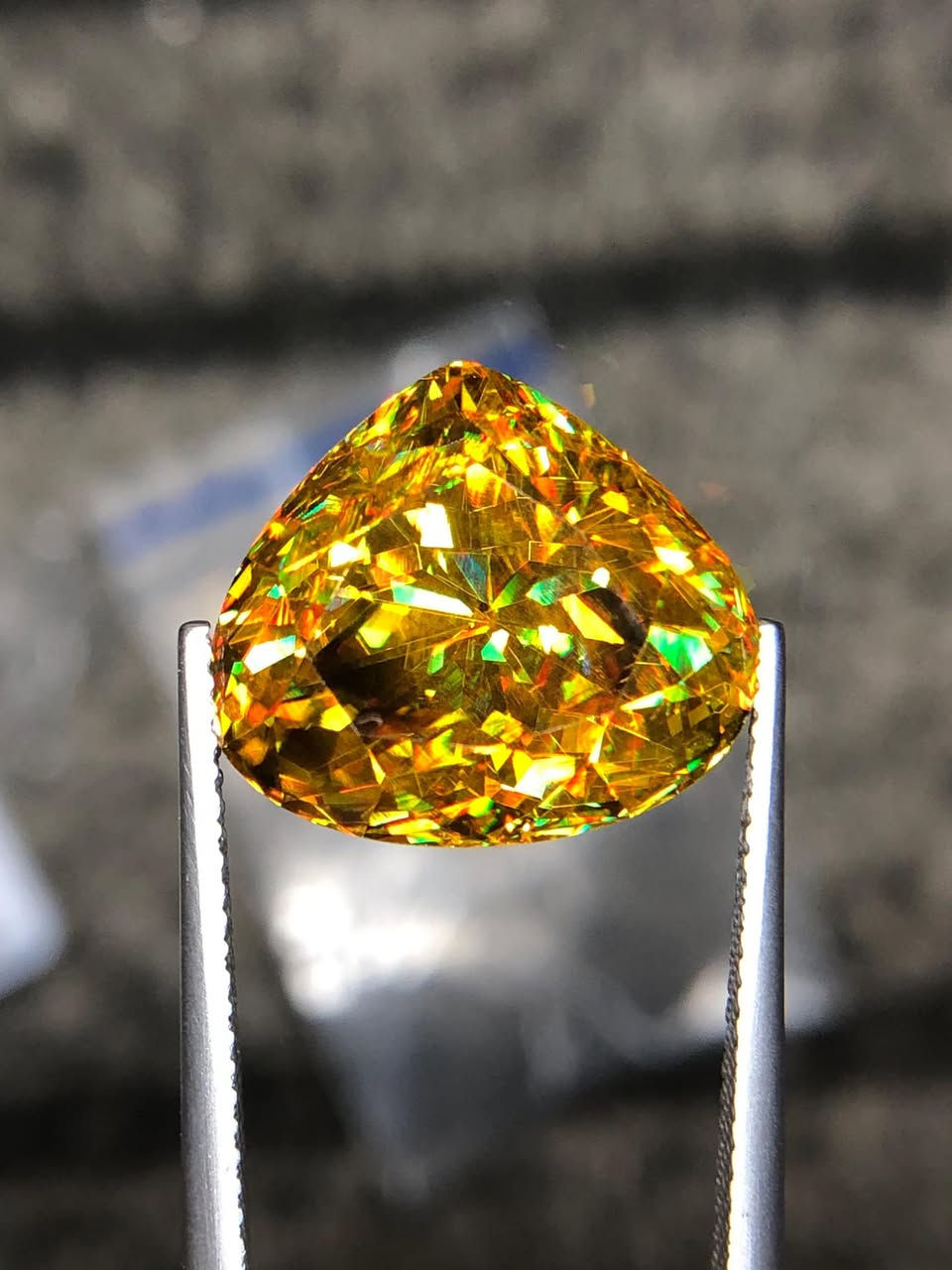 Beautiful Top Quality full fire 🔥 Natural Sphene available 
Weight: 14.15 carats 
Dimension: 15.5*14*10mm
Clarity: Eye clean 
Comment: Unheated /untreated 
..................
Worldwide shipping by FedEx, DHL and UPS 40$
Payment through PayPal, W Union, Money Gram, Ria and Direct Bank Account ...............
Location: Namak Mandi, Peshawar 
WhatsApp: +92345 1333092
DM me for more details? (SGS)
 𝑺𝒂𝒇𝒊 𝑮𝒆𝒎𝒔 𝑺𝒕𝒐𝒏𝒆 💎🌏s✈️🏠
.................
 #foryoupage #leadership #fyp #business #marketing #success #investing #😄🙂😁 #fypviral #viral @highlight


**إذا كنت صاحب هذا الإعلان وتريد حذفه لأي سبب، رجاءا أرسل رسالة إلى الدعم الفني**