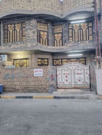 بيت للبيع ركن ثلاث طوابق بناء 2017 طابو صرف المساحه 140 بالواقع بالسند...