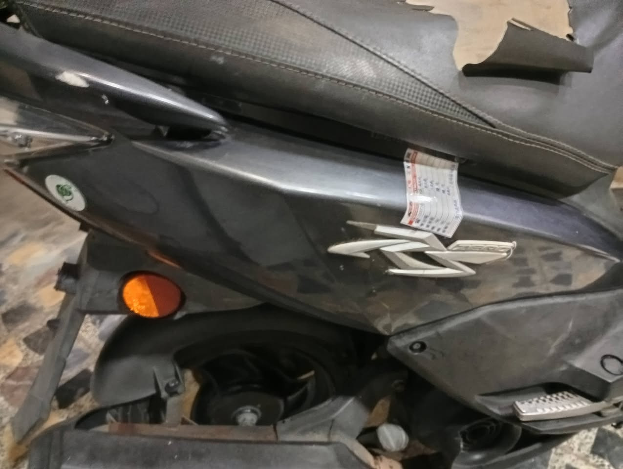 السلام عليكم دراجه مضلع حديث للبيع مكفوله كفاله عامه قبل سبوعين نازله من الرمبه السعر 900مكاني الحريه أو مراوس حسب القناعه رقمي ***********
