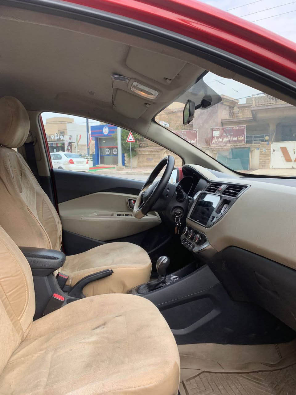 کیا ڕیۆ خلیجی 2013 
مەکینە 14 کرایتەوە بێ عەیب 
ڕۆیشتن 350 km 
ڕەقەم و سەنەوی نوێیە 
سندوق دوو بست سبوغ 
بستەک تەعدیل لە دەرگا 
بۆنیت و سەقفی کەمەک کاڵبونەوە 
بێ ناو گرتن ، بێ ئێڕباگ 

نـــــــرخ    ٨٨ وەرەقە
*********** أربيل, العراق
