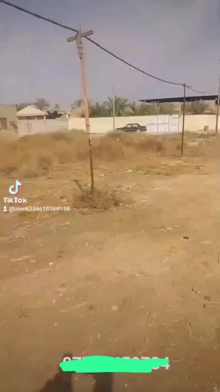 نص دونم بموقع مميز _ على تبليط اونهر 

طريق الصحراء  شارع المدارس قريب على السايدين

 سهم يدخل اسمك بلطابو 

واجهية 25 متر 

للاستفسار والاتصال /***********
