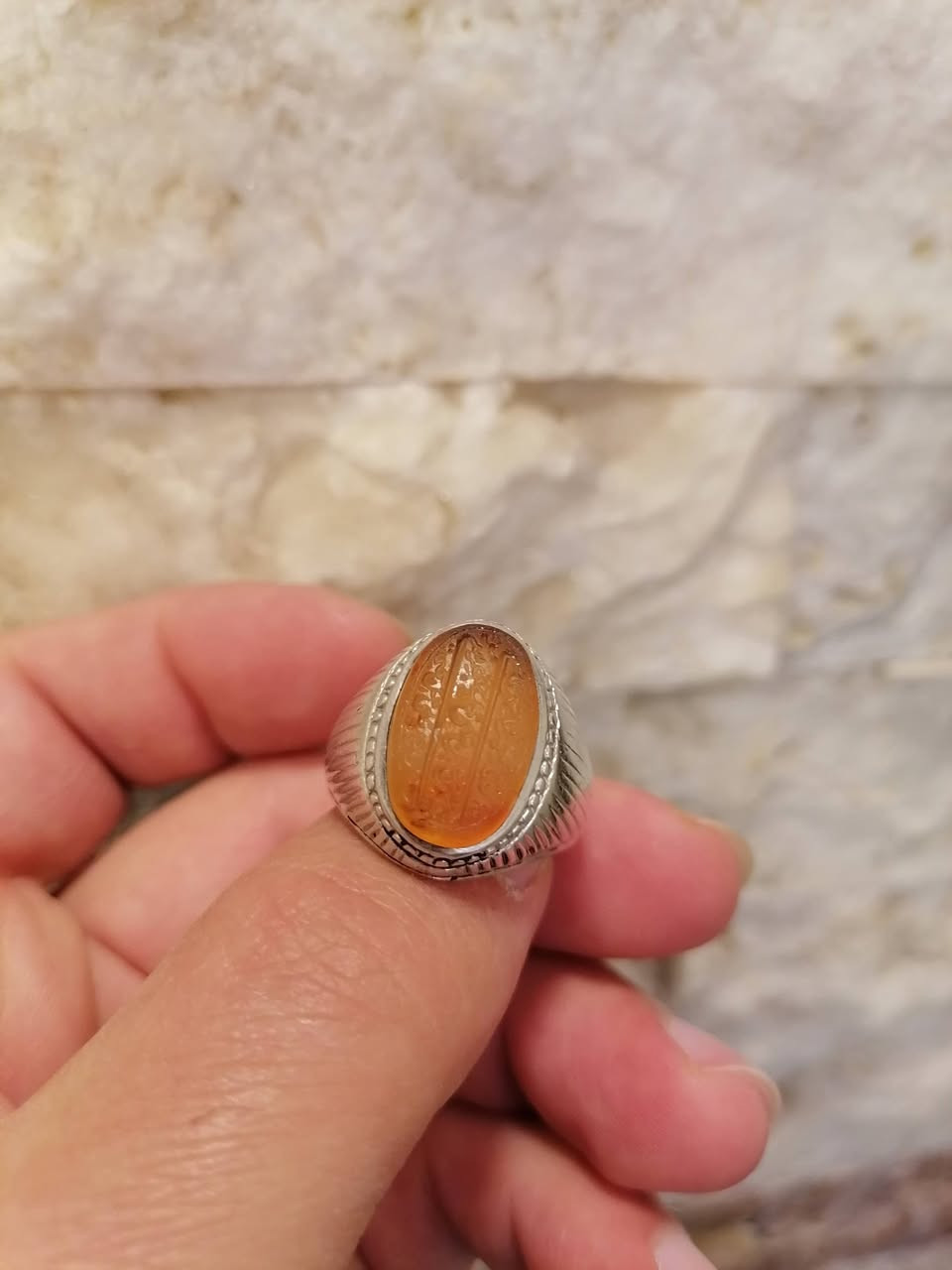 السلام عليكم
محبس عقيق يماني عسلي قديم
صياغه البحرين ثكيل فضه 925
محبس مخطوط
              الله محمد فاطمه علي
                حسن حسين
عليهم السلام
قياس محبس ١٩
المكان النجف الاشرف ويوجد توصيل


**إذا كنت صاحب هذا الإعلان وتريد حذفه لأي سبب، رجاءا أرسل رسالة إلى الدعم الفني**