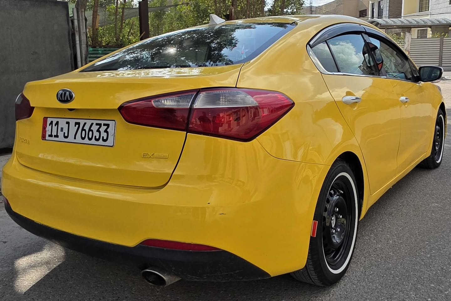 كيا فورتي 2014 وارد امريكي
رقم بغداد بأسمي رقم وهزه جديد 
حادث هلال الجاملغ الخلفي وشويه من الباب بدون ايرباك 
رقم الشاصي مرفق بلمنشور
السياره جديده 
تخم تاير جديد سانترا 
صدر امامي خلفي جديد 
دوشمه كشنات وارضيه 
مصبوغه السياره صبغه جديده 
مكينه كير جاهزه 
السعر ٩٨ وبيه مجال جدا بسيط 
مكاني الدوره حي الصحه 
***********
