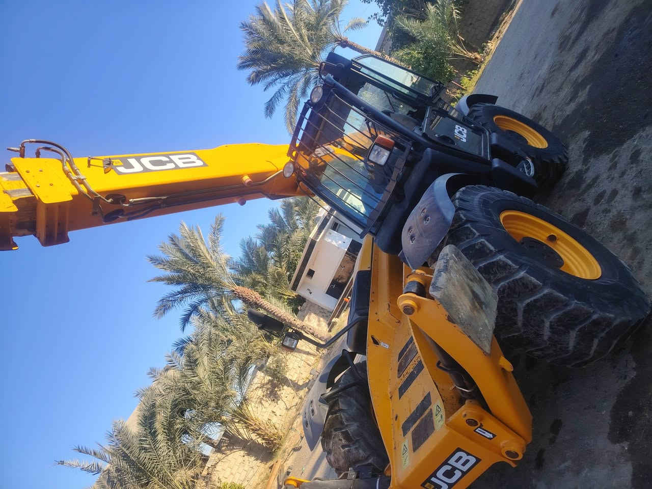 جسي بي البيع 2010 جاهز ***********  مكانه فلوجه
