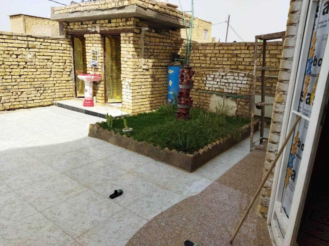 السلام عليكم بيت للبيع حي الحسين شارع سواق تاج لبنان لبيت طابوك كونكريت شغل راقي لبيت طابقين كامل مساحه 200متر ‭***********‬
