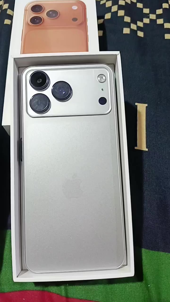 كافه الالوان ايفون 17 برو تقليد بوكو جديد اوروبي 150 توصيل جميع المحافظات للحجز والاستفسار ***********
