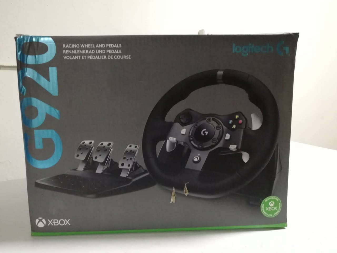متوفر للبيع دركسون لسياقة السيارات يمكن ربطه على الكمبيوتر او على Xbox

اسم الجهاز Logitech G920
ويوجد أيضاً جهاز اضافي وهو الگير ويباع لوحده بسعر يختلف عن الدركسون

المواصفات:
Dual motor:يوفر ميزة الشعور بالواقعية مثلا بالانعطافات أو الوزن او حتى حسب الطريق الي تمشي عليه السيارة

جودة التصنيع حيث أن الدركسون يتكون من جلد و المعدن والستيل والبلاستيك المقوى موزعة على جميع أنحاء الجهاز حيث يعطي شعور انه دركسون حقيقي

صفة مميزة في هذا الأصدار من الجهاز وهو مانع الاهتزاز الذي يعتبر مزعج جدا لأي لاعب

الدواسات فيها ثبات ومقاومة واقعية مثل السيارات الحقيقية

طريقة التركيب جدا جدا سهلة كما أن الجهاز عند التركيب يكون ثابت جدا سواء من ناحية الدركسون أو الدواسات أو حتى الگير

للتواصل على الواتساب من الرقم التالي:

***********

للتأكيد يمكن بيع القطعتين معا أو كل قطعة على حدى
