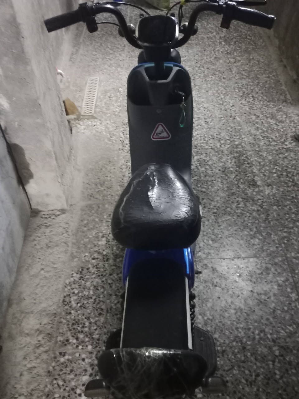 سلام عليكم دراجه شحن للبيع حجم 14بيهه عطل واحد بس ويل السعر 90وبيهه مجال المكان  بغداد شعب الرقم ***********
