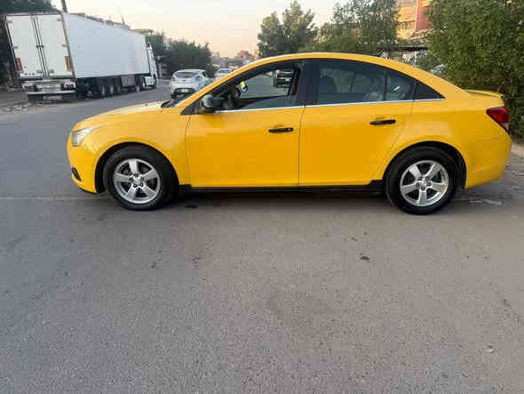 السلام عليكم شوفرليت (كروز) للبيع موديل (2013) السياره فول تحكم ستيرن تبريد تدفئه بلكشنات. فتحه كشنات كهربائي صدر جديد مصفره السياره هيئه وغرامات مكينه (1400تيربو)سياره جاهزه السعر(73) وهذا رقمي *********** مكاني بغداد
