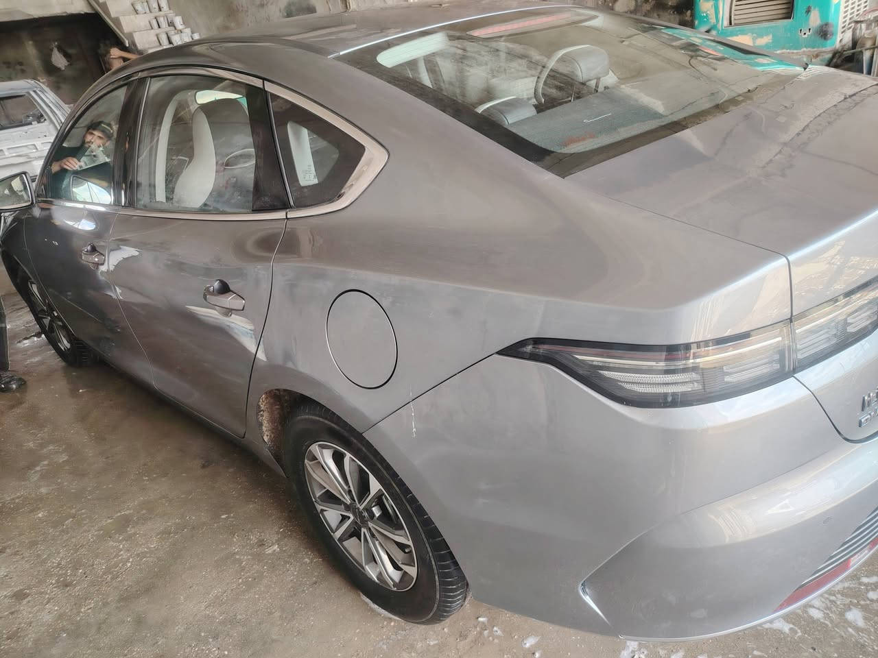 السلام عليكم بي واي دي دستروير ماشية ٢٩ الف بيهة رصعة باب الخلفي رصعة جاملغ امامي مصلحة دحجة بداية البنيد المايعرف شنو فرق الدستروير عن كن بلاس و
سيل5 هاي تجي كير ماوس حساس اطارات كشنات سبورت شاشة كبيرة قلابة عارضهة ١٧ و ٣٥٠  قفل نهايتهة بدون عملة عنواني بغداد البلديات ***********
