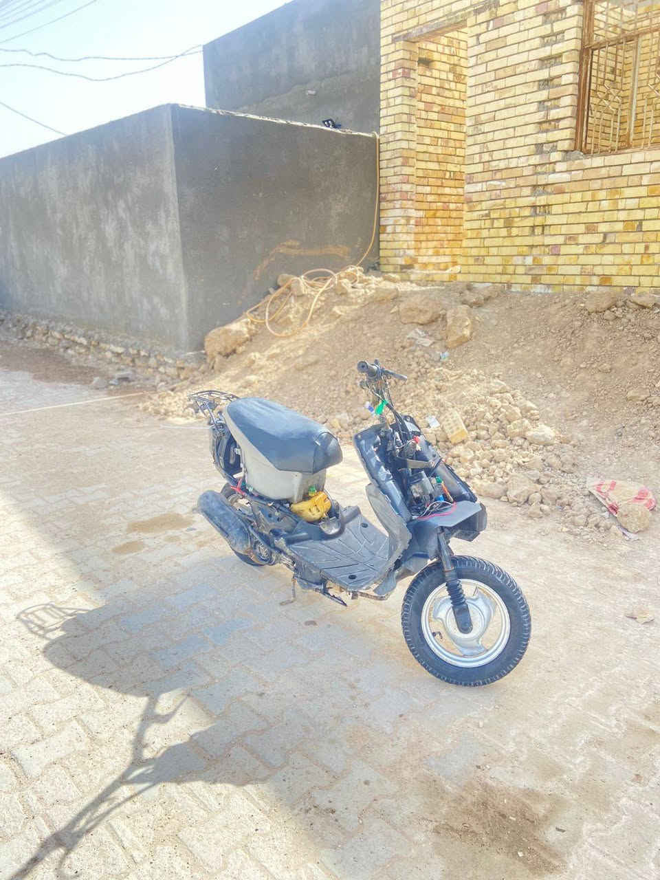 السلام عليكم دراجه بيجي مكينه مفتوحه بستم بس ناعمه درجه وحلوه السعر 170 وبيه مجال مكان سماوه رقم الهاتف ***********
