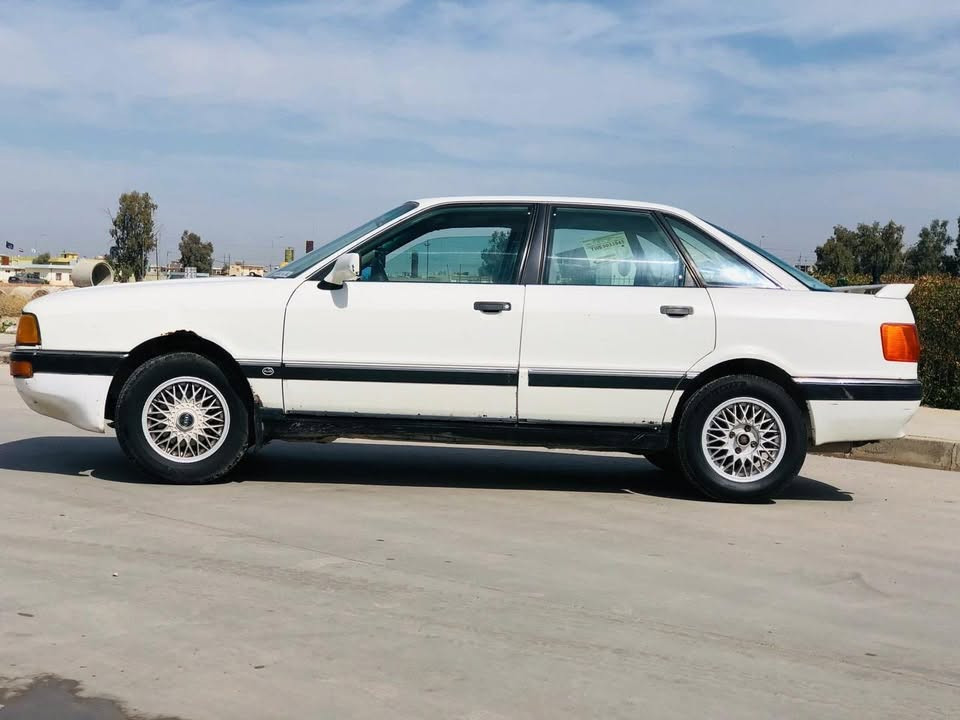 سلام عليكم للبيع اودي 1991 بدون صبغ محرك بي صرف قليل حجم 90 السعر 34 وبي مجال   شرط تحويل 
 ***********
