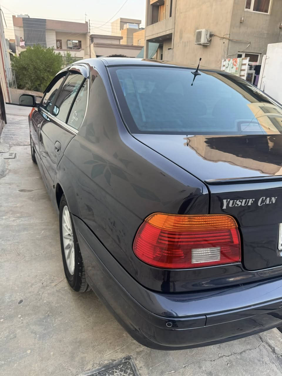 سلام عليكم
الحلال للبيع صقر  BMW E39 

530iA  محرك دبل فانوص كير محرك شرط

لون نيلي حبري بدون ضربة مصبوغ بس جمالية

موديل 2000

رقم السليمانية دولي سيارة بسمي  سنوية جديدة  لحد 2030 هزة جديدة يعني كبل حول

كوبون بانزين

تبريد تدفئة شغال 

منظومة عدسات  زينون علي ناصي وغرفتها جلد اسود ودشبول صاج اسود ملكي جديدة وكلشي ابشرط

سيارة خير من الله مابي اي نواقص كل شي شغال وبشرط الفحص

مكان سيارة كركوك 
وهذه رقم صاحب سيارة (***********)
