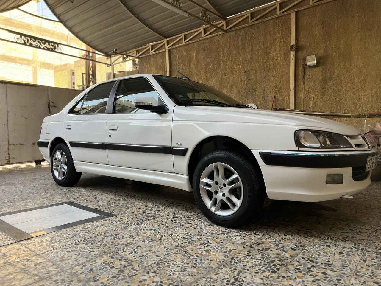 السلام عليكم بيجو بارص 2024 سيارة ع وضع شركة ماشية 40 الف مدوشمة عام كشنات وارضية بيهة رصعات بصيطة بل بنيد طفل صعد فوك لبنيد السعر (88) وبيهة مجال مكان السيارة الزعفرانية اما الشعب اي استفسار رقم ***********
