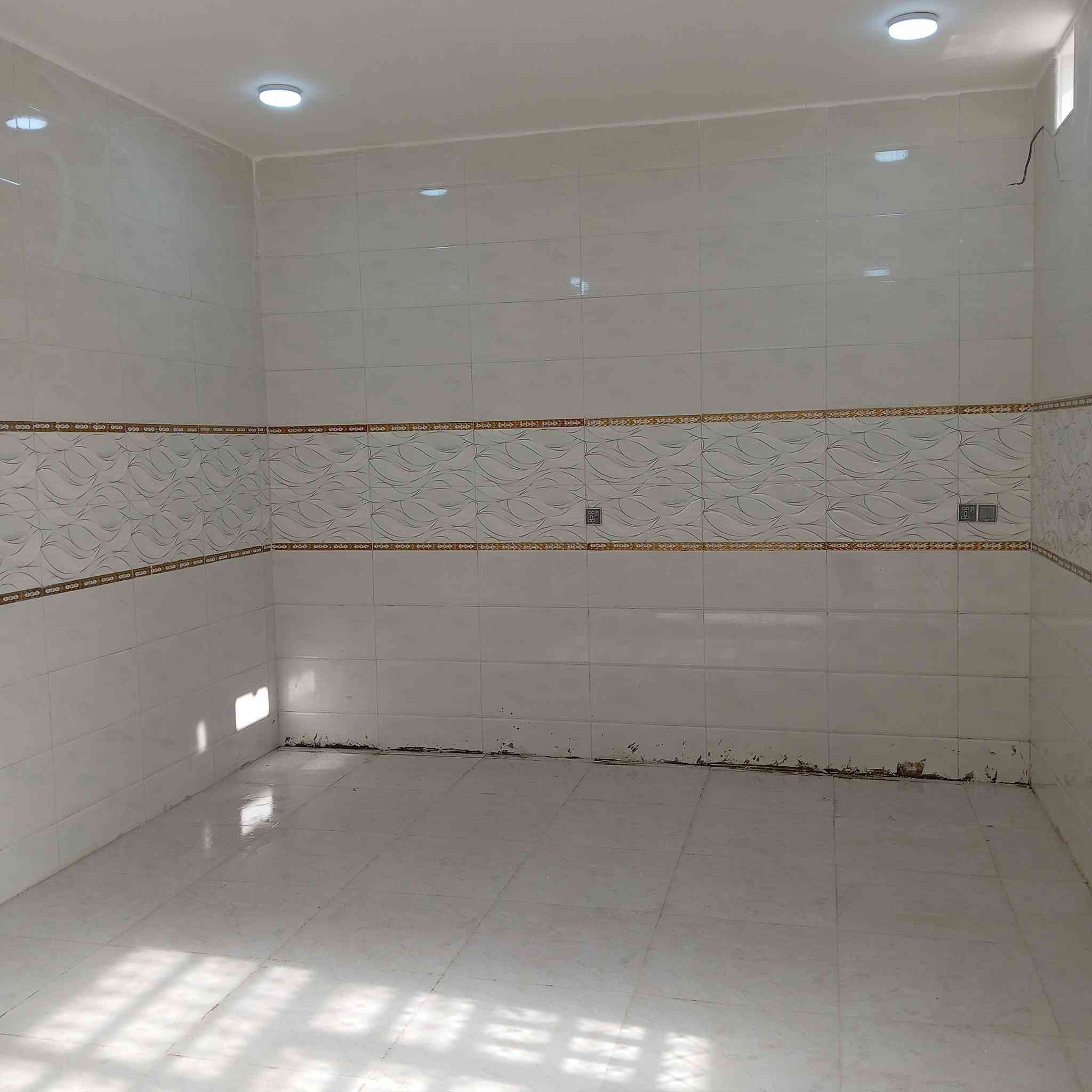 بيت جديد للبيع على طريق السنيه مساحة 230 م بناء 2غرف وصاله مطبخ واستقبال وحمام طارمه حلوه تفاصيل أكثر على رقم ***********
