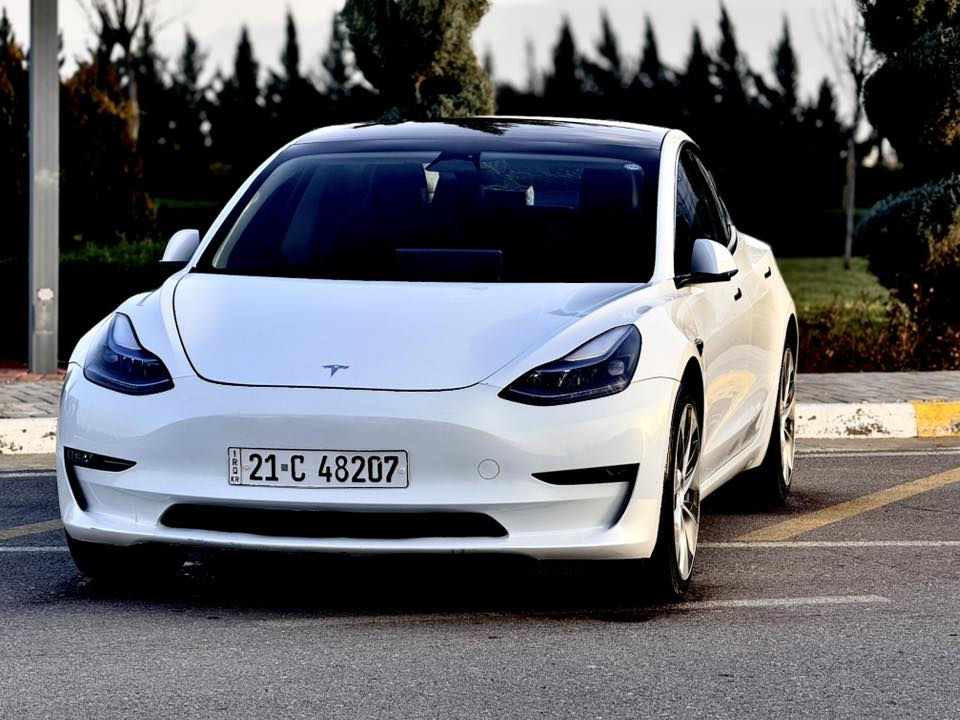 tesla model 3 2023
تيسلا موديل ٣ تك ماتور اونلاين 
السيارة صبغ مابى بس شويه جوة جاملغ امامى بى تكحيل 
اربكات كلة سليم .. بدون رباك 
السيارة ماشيه ٥٧٠٠٠ كم 
السنويه بسمى نفس اليوم احول بسمك 
***********

