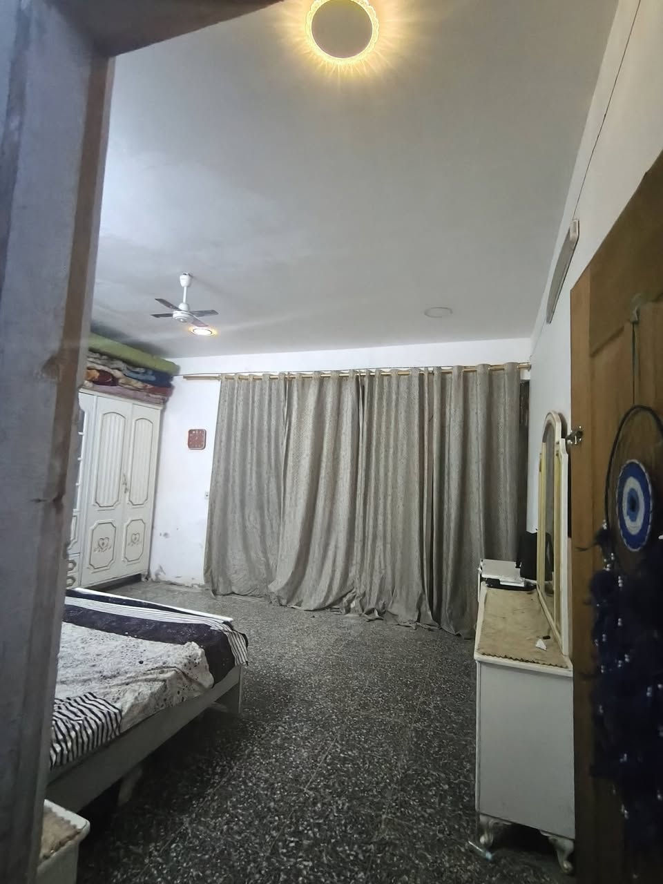 الدار للبيع مساحة 125 حي الرشاد شارع التانكي بناء حديث 
طابق واحد مكون من 
مطبخ استقبال صحيات خارجية وحمام داخلي وهول  وغرفة نوم 
على الشارع عرض 15 متر..السعر 65 وبي مجال بسيط 
 للاستفسار الاتصال ***********
