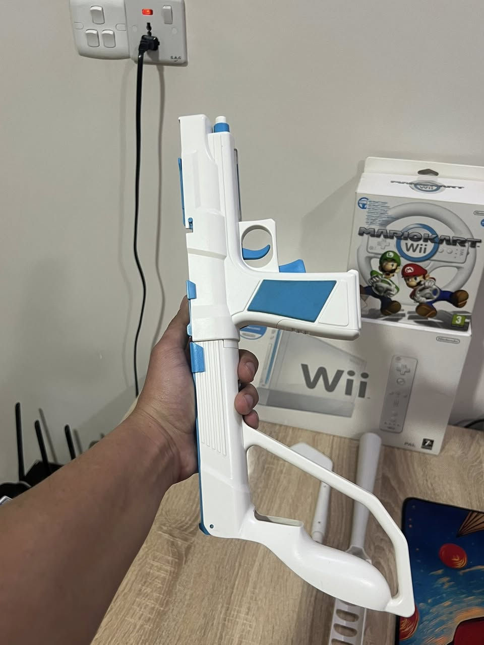 مرحباً شباب مزاد قيم بما يرضي الله
جهاز WII كامل مكمل من كل النواحي 

المحتويات 
1 - جهاز WII مع جميع الملحقات الأساسية 
2- دركسون WII مع كارتون غير مستخدم مع وجود جميع التفاصيل داخل البوكس من كتيب وستيكرات 
3- قاعدة شحن يدات تعمل عن طريق المحولة الأساسية للجهاز 
4 - سلاح مسدس + رشاش مع وجود رجاج عالي الجودة 
5 - مضرب الكولف 
6 - مضرب التنس 

تأخذ هذا الكومبو بعد متحتاج شي يخص هذا الجهاز اماً  نظافة الكارتون موضوع آخر


**إذا كنت صاحب هذا الإعلان وتريد حذفه لأي سبب، رجاءا أرسل رسالة إلى الدعم الفني**