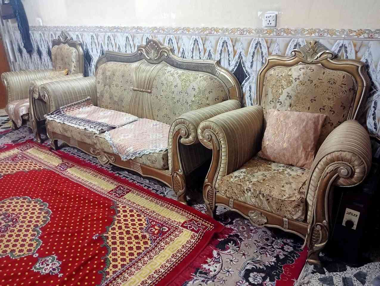 تخم للبيع ١٠ مقعد
***********

