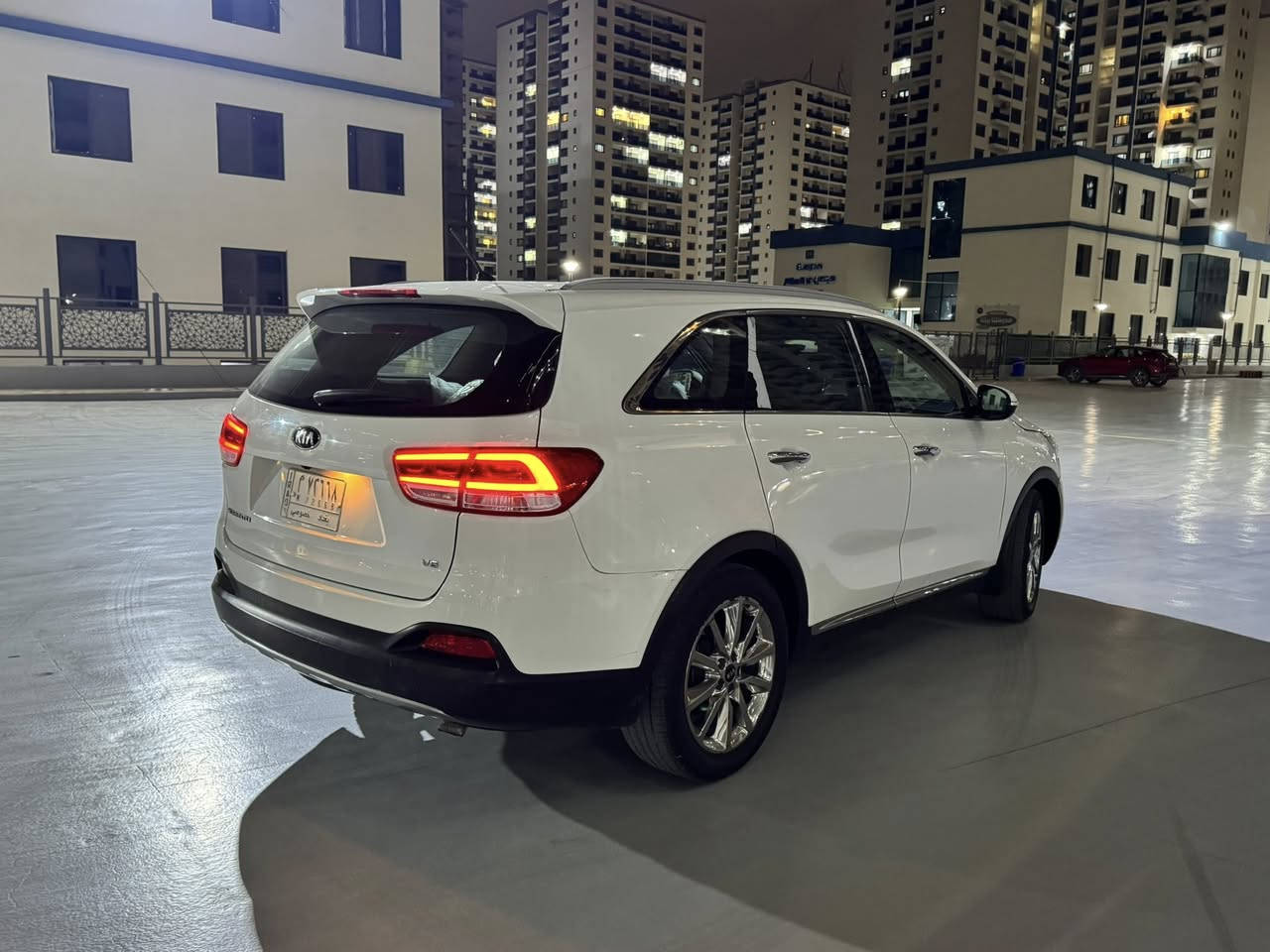 السلام عليكم
سورنتو 2018خليجي ✅✅ 

سياره بيها بارد بسيط بالبنيد والجاملغ الايمن وبيها بخات بجهه السايق اثر شخط 

فول مواصفات عدا الكشنات التبريد 

1-بانوراما 

2-شاشه كبيره 

3-كشنات كهربائي 

4-صندوق كهربائي 

5-سبعه راكب 

6-ثلاث قطع تبريد 

7-عدسه كاميرا 1 خلفيه 

8-رادار امامي 

9-رادار خلفي 

10- 5 ويل كب 

11-مكينه 3600 

12-سايد بريك (رجل) 

13-لد ضوئي 

14-تحكمات ستيرن _درايف مود_سمارت مود_سبورت مود

15-بردات خلفيه بلاد 

16-منفذ شحن لاسلكي 3 

وبعد بيها مواصفات هواي 🔥 

سياره جديده جداً دينار ميحتاج تصرف عليها

كامله من ناحية حداديه وصدر كله جديد ✅ 

 السعر 225ورقه وبيها مجال بسيط جداً 🔥 

السياره بأسمي شخصياً 

مكان السياره بغداد

للأستفسار *********** 📞📞
