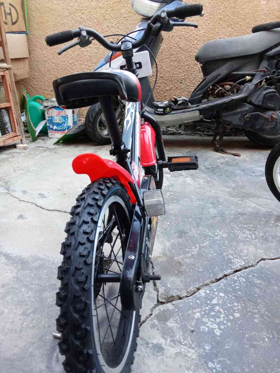 سلام عليكم اخوان بايسكل  حجم 18او16الارزق18والاسود16للبيع يابانية الأصلي من الحاويه سعر القطعه 70 النظافه100  واتساب *********** يوجد توصيل كافة المحافظات
