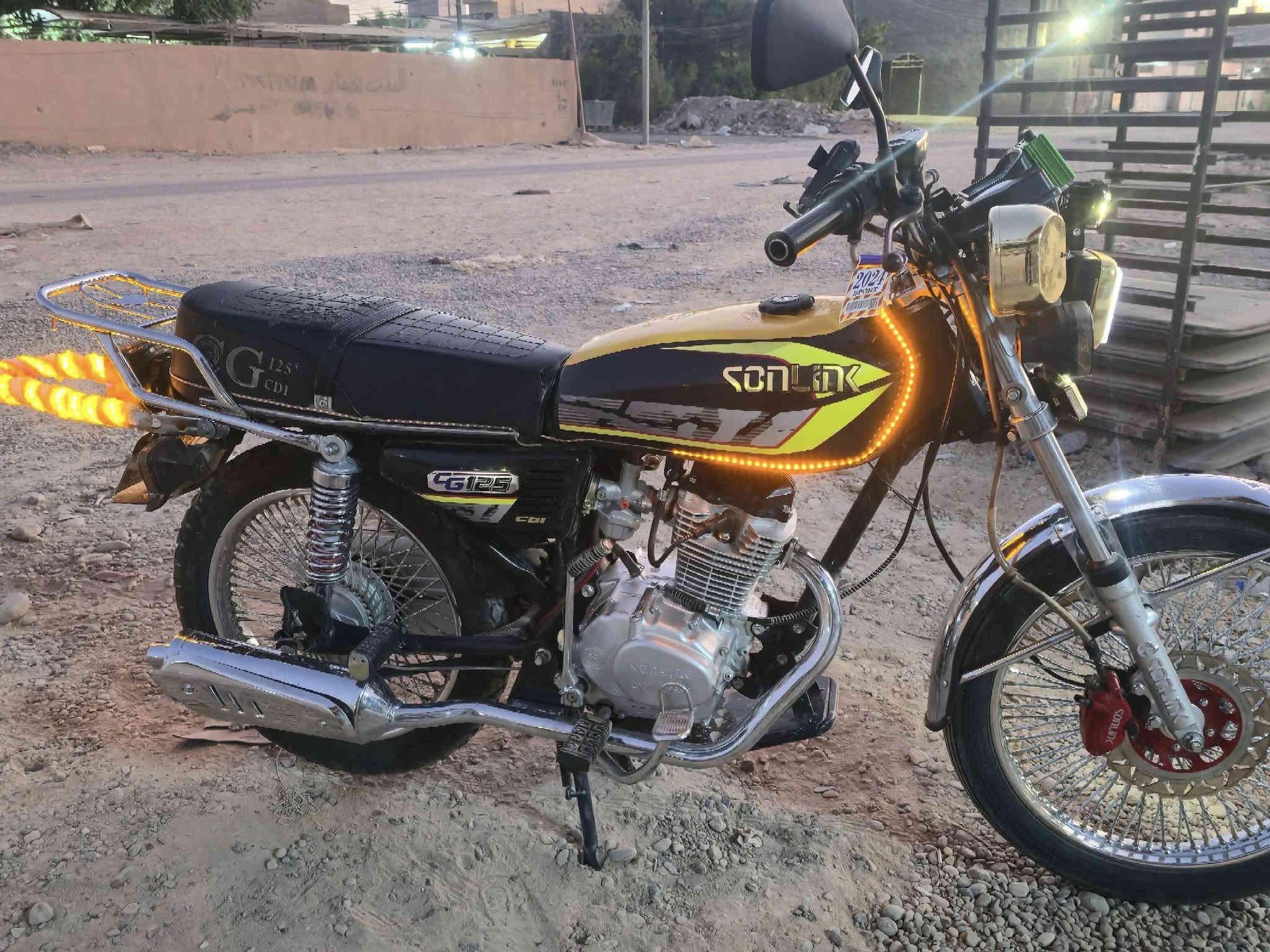 تايكر 24  باب اول وزن ثقيل صالنصه رياضي كهربائيات كلها كامله شلعه ومعدل شرط وما مفتوح شرط 600 قفل
*********** بيع فقط بدون مراوس
