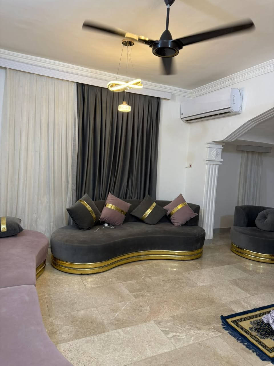 شـركـه أنوار الجـزائري للعقارات والمقاولات 
يتوفر  بيت سكن للبيع 
العنوان : حي الخضراء - الشمشوميه📍
المساحه :   210 م
الواجهه :   10م
محتويات البيت : 4 غرف منام كبيره + أستقبال + صحيات + صاله + مطبخ 
المواصفات : ترميم 2025 + بناء طابوك بالكامل + 
طابو صرف + أرضيات مرمر 
السعر الأجمالي :  690 مليون  🛑
( مؤجر شهرياً 2 مليون ونص ) 🛑

عنوان الشركه الجبيله مجاور جوتن للاصباغ 
و قصر شيرين  📍

شركه أنوار الجزائري للأستثمار العقاري والمقاولات العامه والتجاره العامه . 
الشـركة  مجازة رسمياً وقانونياً من جميع الجهات المعنيه 
 
للاطلاع على باقي العروض او مشاركه عرض مع الشركه
 التواصل عبر الارقام التاليه :
***********
***********
***********
