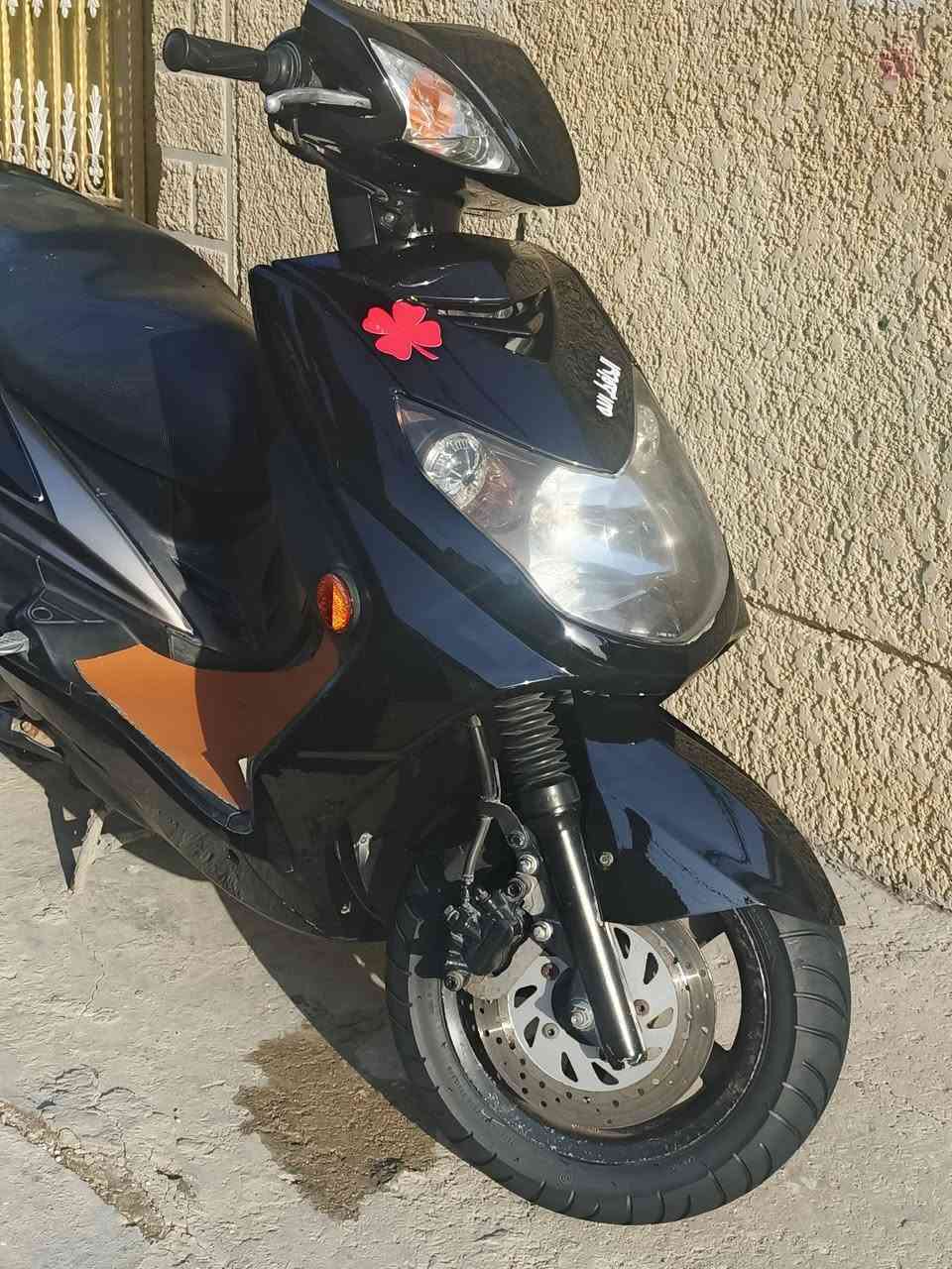 السلام عليكم دراجة سكنس فحل للبيع دراجة جديدة ما تعبانة مكينة مامفتوحة علة وضع الشركة كهربائيات كلهة شغالة سلف شغال نوزل 125ccدراجة نضيفة عنوان بغداد العبيدي السعر950الف رقم***********
