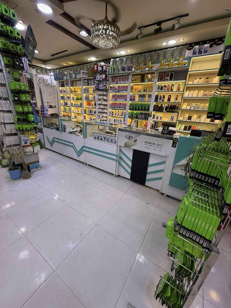 ديكور محل كامل للبيع بعده جديد وبسعر مناسب 2750 الف
***********
