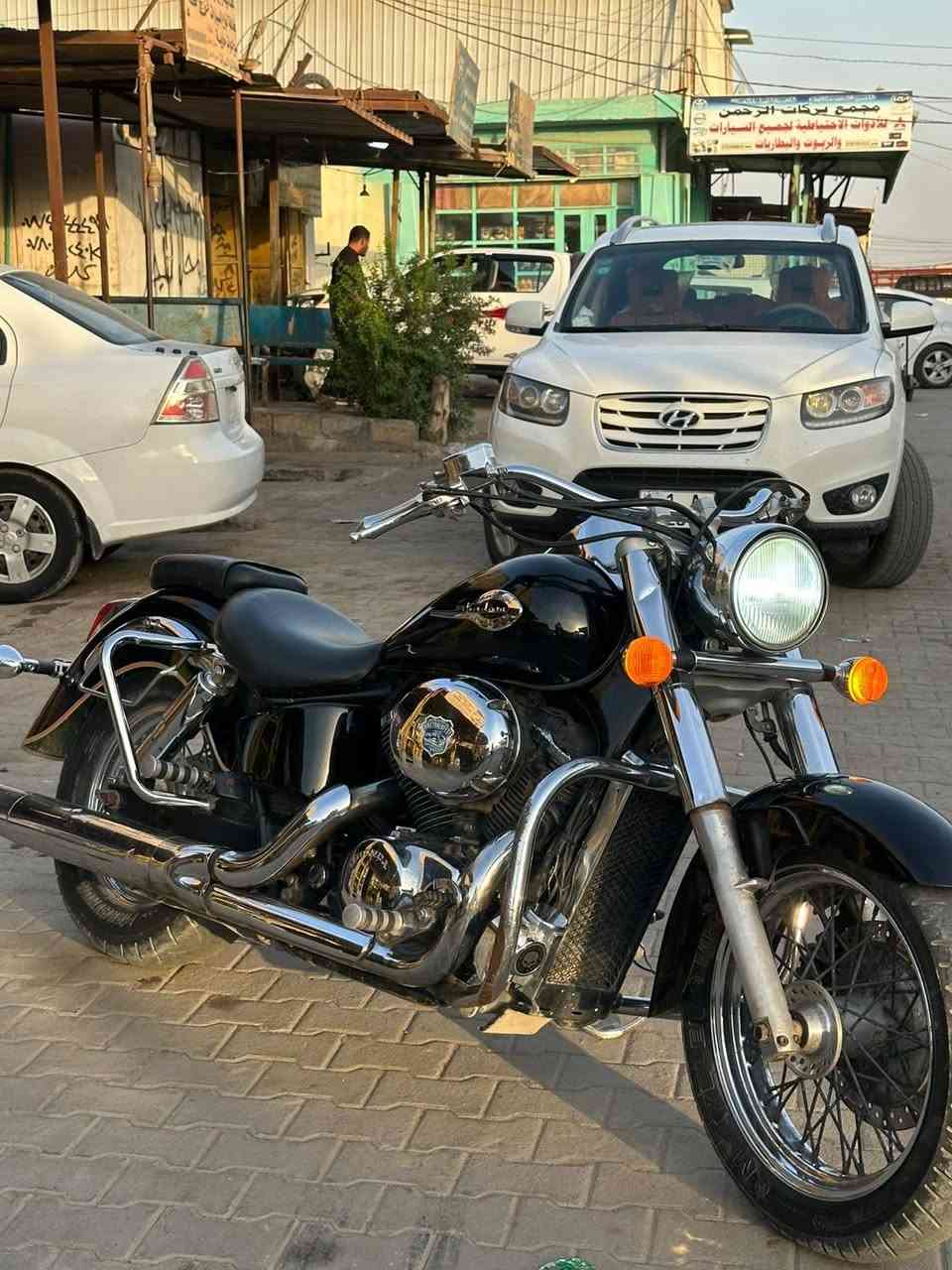 سلام عليكم هوندا شادو 400 للبيع دراجه جاهزه بدون اي نقص عليه ادامه كامله السعر 16 وبيه مجال   للتواصل ***********
