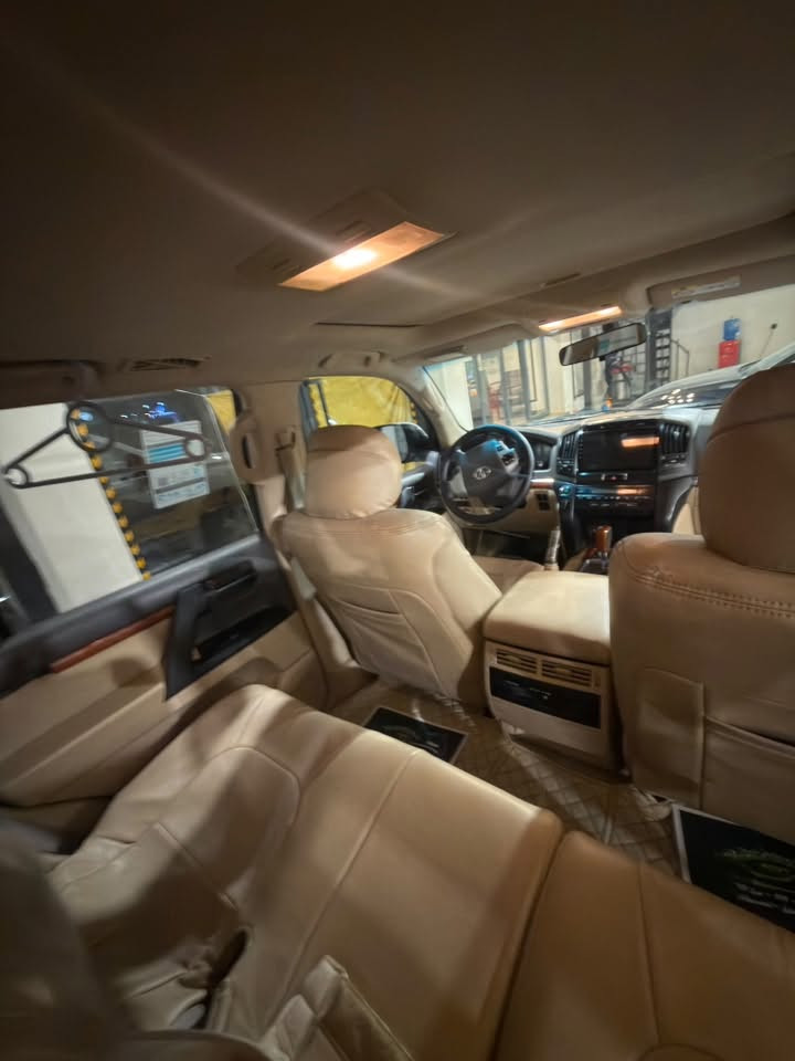 السلام عليكم 
للبيع 
لاندكروز 2014. V8 
بغداد رقم مميز 
مكفولة من صبغ والضربة 
للاستفسار ‭***********‬
