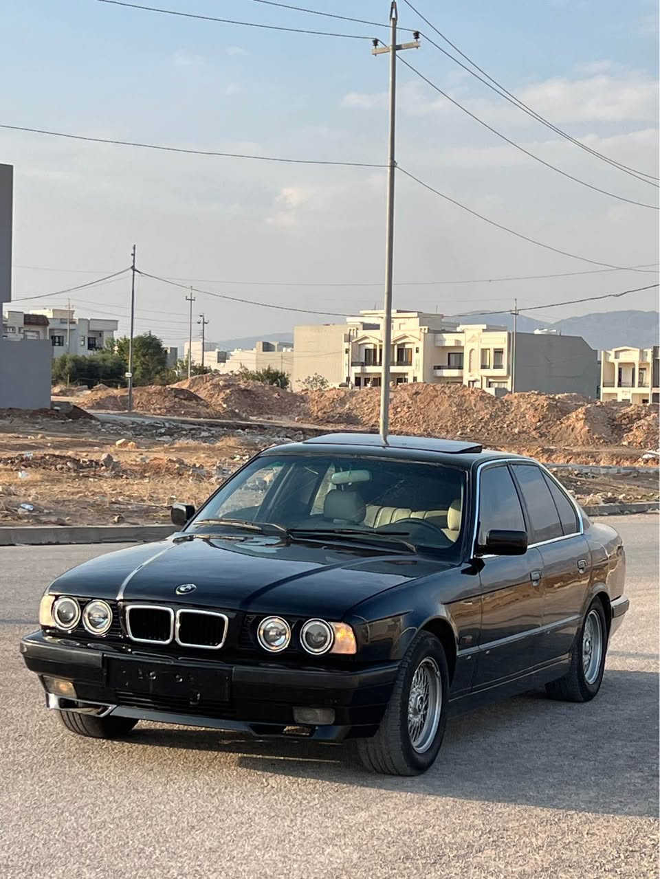 سلام عليكم 
لييع bmw 
525Ai
مسكر
موديل٩١
كير اوتوماتيك
سلايت فتحه
كشنات جلد
لون اسود 
صبغ جديد 
طخم و تايرات جديد
حداديه جديد
رقم اربيل
٨٥٠$  ٨ورقه و نص غرامه بيها بعد معمله نزل. سعر
سعر ٥٥ بيها مجال
 تحويل +وكاله ب شرط
***********
***********
واتس اب موجود أربيل, العراق
