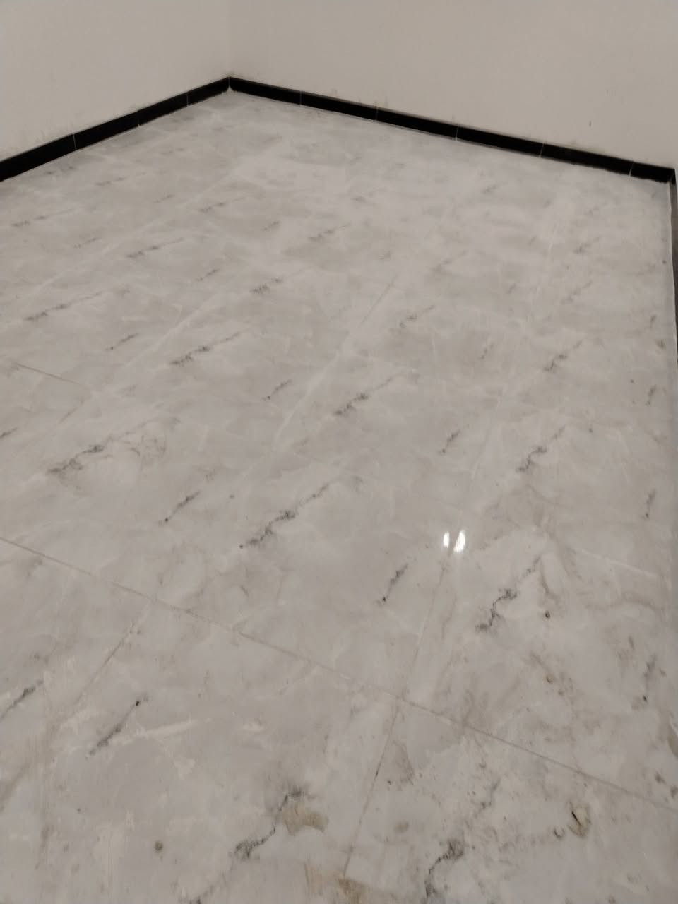 خلفه سيراميك جداري أو ارضى متفرغ حالين شغل عل ليزر درجه اول ***********
