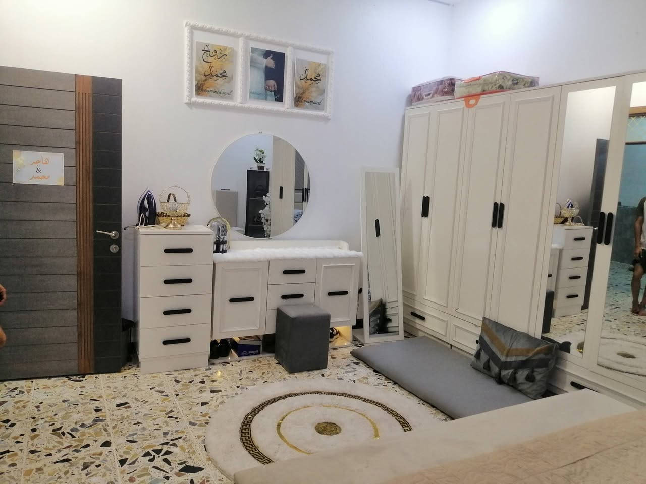 بيت للبيع طابو زراعي في الفلوجه حي جبيل خلف مجمع الرحاب  مساحته ٢٥٠ متر بناء طابوق حديث فول ارضيه كاشي شارع 10 يحتوي على غرفه النوم عدد 2 وصاله ومطبخ و ستقبال وحمامات وصحيات داخليه وخارجيه السعر ٨٨ مليون وبي مجال بسيط للاستفسار مراجعة مكتب القمه للعقار او الاتصال على الأرقام التاليه *********** ***********
