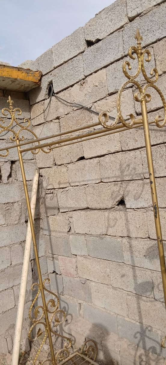 مكلف بانشر للبيع مكان بغداد كرسي ب ٢٠٠ مرايه ب ٢٠٠ استان  ملابس ب ١٥٠ استان شموع ب ١٢٥ ***********
