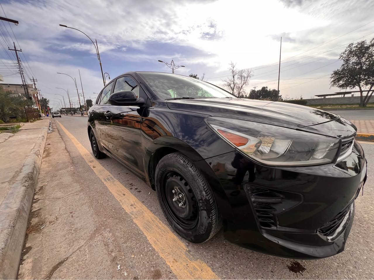 كيا ريو 2022
Kia rio
محرك دوش 16 
شرط هو والگير
شاشه كبيره تدعم الكار بلي 
تبريد تدفئه
ماشيه 55 الف امريكي
💥ضررها جاملغ سكن والباب بي بارد شويه
صوره الحادث موجوده بالمنشور
سيارها مناقصها اي شي
السعر 122$
مجال بسيط
رقم *********** موصل, نينوى
