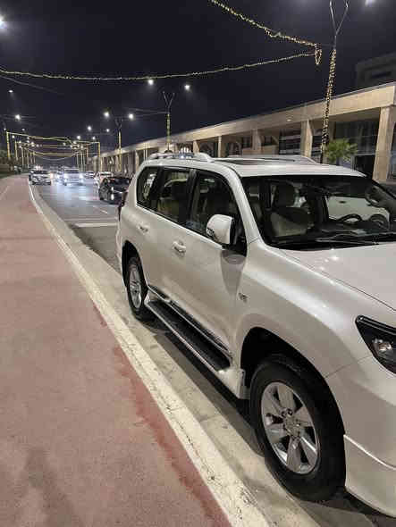 سلام عليكم 

برادو 2020
Txs 
كلين تايتل 

مواصفات 
كامرة خلفية
فتحة سقف 
بصمة 
مثبت سرعة
شاشة أندرويد
مقاعد كهرباء
مانع الانزلاق
تشغيل عن بعد 
مصابيح زينون 
مصابيح ليد
و بعد بيه موصفات 
تخم تايرات جدد 
السيارة بوليش+ نانو 
 السعر ٤٢٥ و بيه مجال 
الاستفسار
***********
