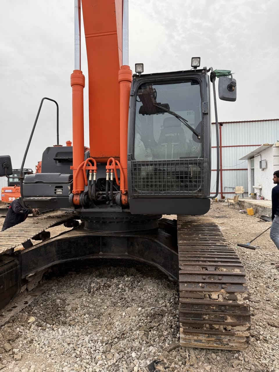 على بركة الله 
يعلن معرض الأمير للتجارة الآليات العامة 🥇
حفارة جي فايف 350 بم ونوزل 6سلندر 
G5-350 -2017-6V-5000h
دخول جديد -كفالة عامة  💫
عداد ساعات العمل 5200الاف ساعة ⏰ 
للاستفسار *********** 📞📞حسن قاسم شنان
