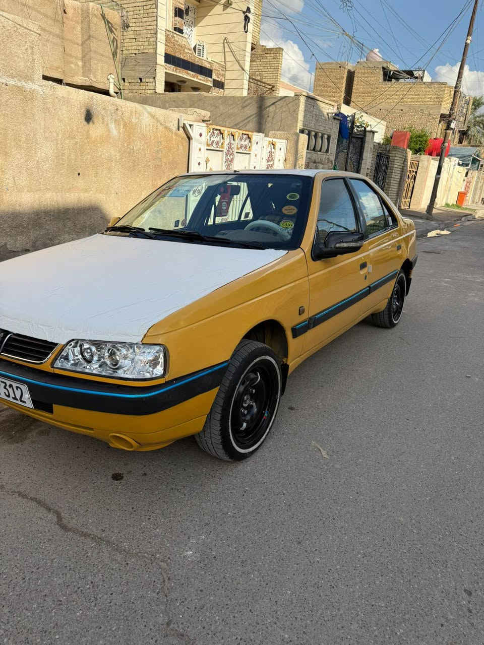 السلام عليكم 
بيجو GLX 405  مصفره هيئه وغرامات رقم جديد سنويه جديده سياره كير مكينه تبريد خير من الله مكينه فرنسي المرغوب سياره جهازيه حداديه كامله انكر سلف واطلع صبغ دواير وللجماليه راعيهة يمي ويريد تحويل مكاني شعب ***********
