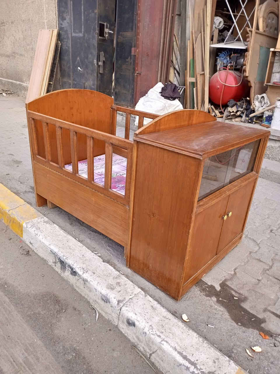 جربايه اطفال مستخدمه قليل جربايه اتخبل بيه مكان مخزن اضافه الى
معرض مكانه بغداد الحريه للاستفسار ***********
