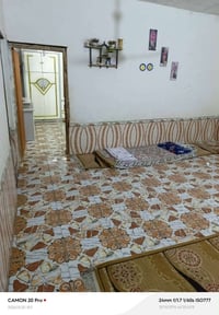 بيت للبيع حي الجوادين شارع المدرسه الصينيه مقابيل الطابو يبعد عن الشار...