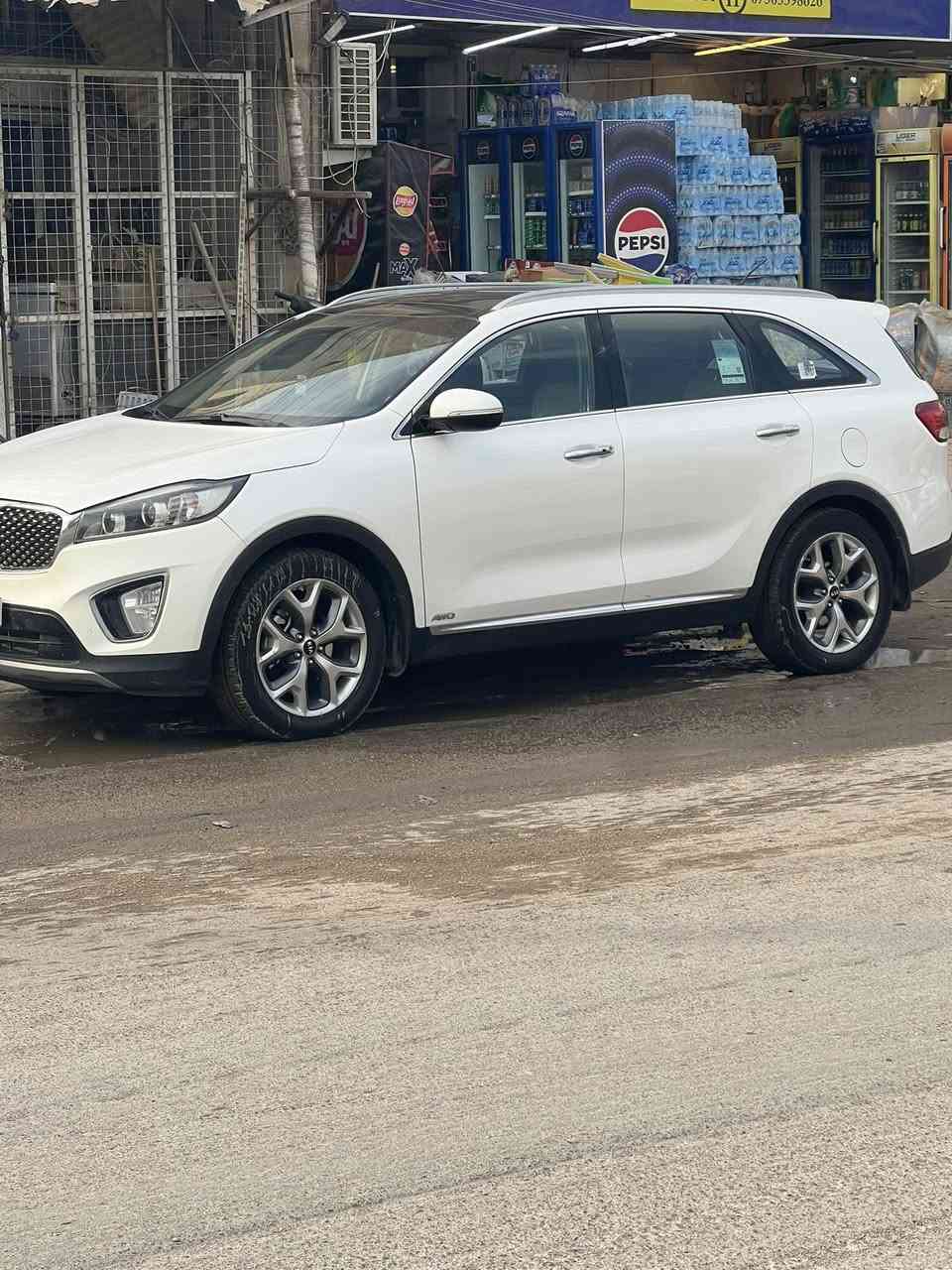 سورنتو 2017 خليجي 
اللون صدفي 
بنظام الدفع الرباعي (AWD) 
فول مواصفات
 سبعه راكب 6 سلندر 
مكفوله كفاله عامه 
صار بيها حادث باب السايق تبدل الباب وكالة خليجي 
. سياره نظيفة ثلاث  قطع تبريد تحكم ستيرن بصمه مري شفط السياره ماشيه 150 الف رقم السياره بغداد. الرقم للاستفسار ***********
