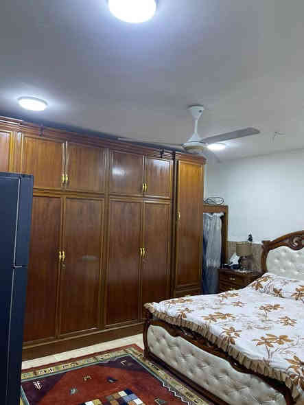 يالله
دار البيع مساحه في الإسكان 
مساء 81متر واجها 9نزال 9
يحتوي الدار على طابقين  الطابق الارضي صاله +هول +غرفه نوم + مطبخ +خدمات 
الطابق الثاني غرفتين نوم 
موقع ممتاز شارع عريض مقابل مخازن الدويه 
الاستفسار اكثر مكتب الغدير 2
الهاتف ***********
طابو صرف
