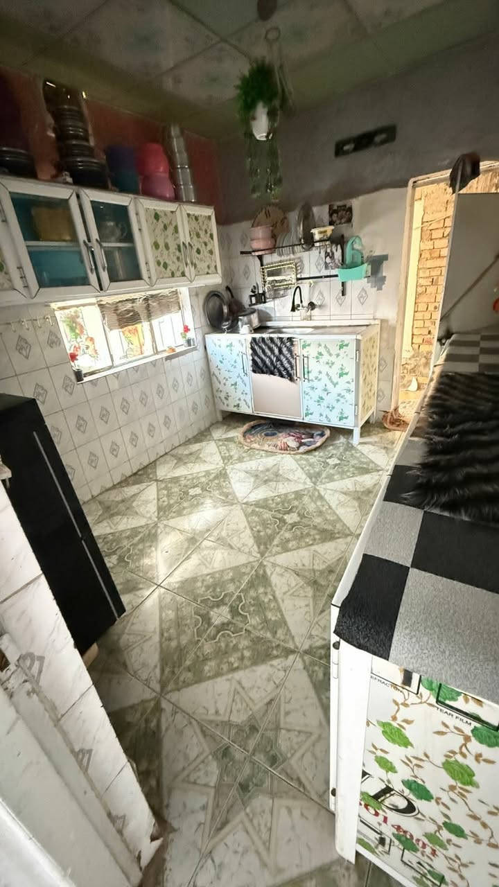 (#أَعَــــــــــــــــــــلَأَنَ) 
   ((#مكتــب_شمــس_الباحــث_للعــقارات_السماوة))

دار للبيع ▪️ في حي الصدر 
المساحــه ▪️240 m قرب جامع الرحمن 

 يتكون من 4 غرف  نوم صالتين  واستقبال مطبخ ومجمعات صحيه ملاحظه البناء قديم صالح للسكن 

السعر 140 مليون قابل للتفاوض   

#حاب_تعرض_عقارك_كل_ماعليك_مراسلتنا_على.          _الخاص_أو الأتصل_على_أرقام_المكتب https://www.facebook.com/shamsalbhith?mibextid=LQQJ4d

     شمس الباحث للعقارات السماوة 
                       بأدارة    
             ابو مؤمل الفرطوسي      
                  ***********      ***********

(🌹#شعارنا_الأمانة_والثقه_والأخلاص_في_العمل🌹)
