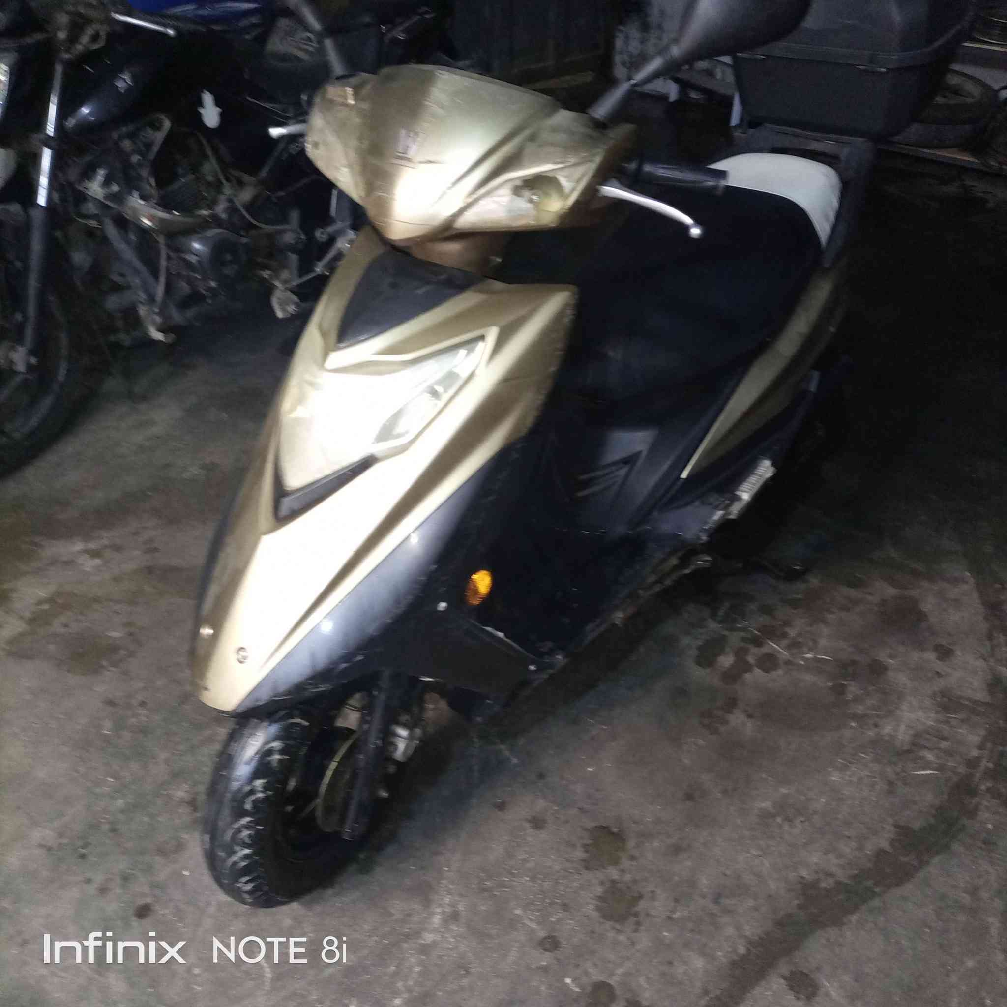 السلام عليكم ماطور هاوجي للبيع شغال صلف أو هندر او كهربائيات كله شغال ماطور نضيف جدا
مكينه فول 
السعر 450  اوبي مجال للشراي
مكان الرمادي
الاستفسار ***********او خاص
