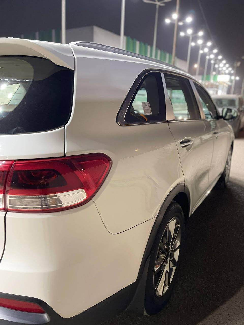 السلام عليكم سورنتو خليجي موديل 2017
موصفاتهة 
بصمة 
بانورما 
جنطة كهرباء 
بردات خلفية 
سبعة راكب 
كشنات جلد و كهرباء 
ثلاث قطع تبريد 
ثلاث وضعيات قيادة 
حساس امامي وخلفي 
تحكم ستيرن جهتين 
انارة ترحيب داخلية وخارجية 
بصمة ابواب 
محرك 6  سلندر بلادي كفالة من فتح وضع شركة 
كير على وضع شركة كفالة من فتح 
ماشية 120 
السيارة كفالة عامة من صبغ والبارد و الفتح و تبديل 
فقط شخط زغير باب خلف صدر مكحل على كدة 
رقم السيارة بغداد الدولي با اسمي سنوية لل 2027سيارة على ايدي 
مكاني بغداد 
السعر 235 
***********
